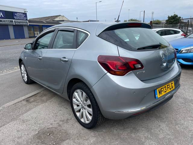 2013 Vauxhall Astra 1.6i 16V Elite 5dr
